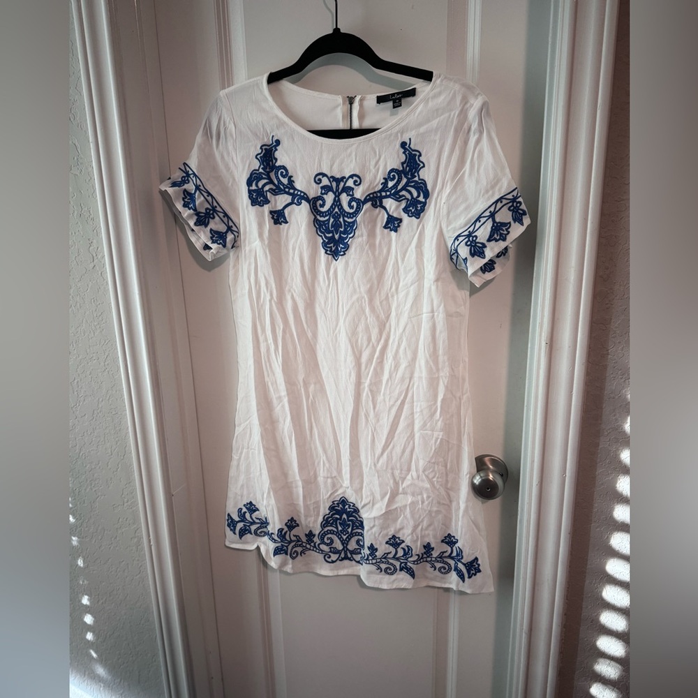 Lulu's White and Blue Graphic Short Sleeve Blouse